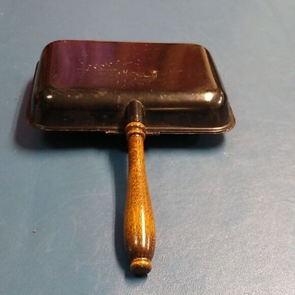 Toleware Silent Butler Crumb Catcher Floral Painted with Wooden Handle - Picture 3 of 7